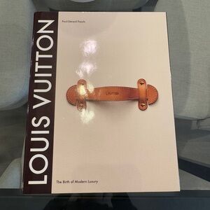 LOUIS VUITTON Book